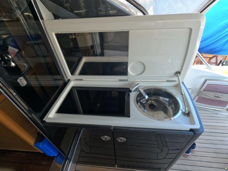 Princess V48 DECK SALOON (3. CABIN LAYOUT)