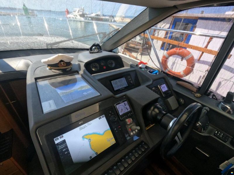 Princess V48 DECK SALOON (3. CABIN LAYOUT)