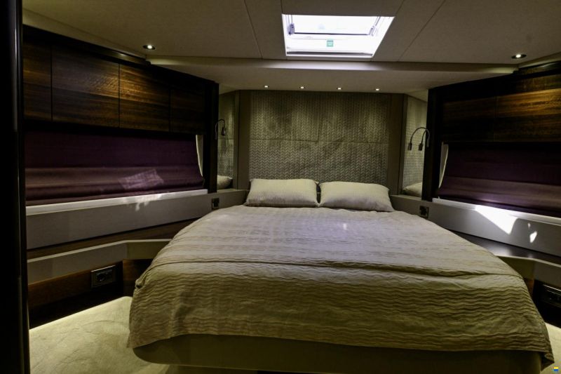 Sunseeker 76 Yacht