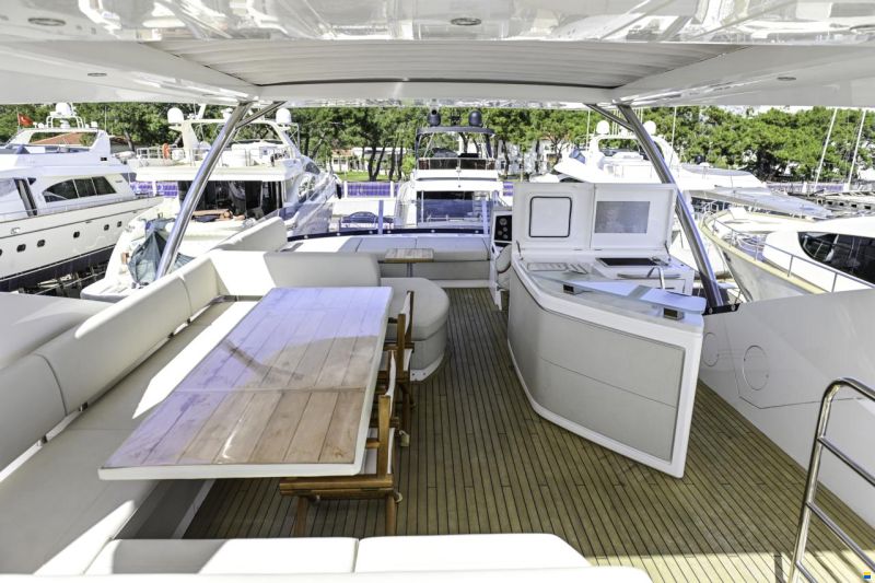 Sunseeker 76 Yacht