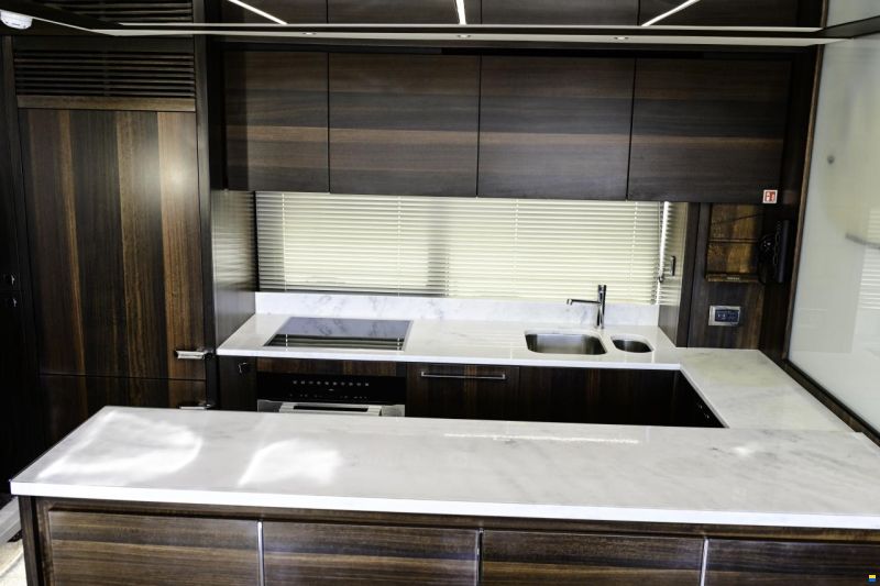 Sunseeker 76 Yacht