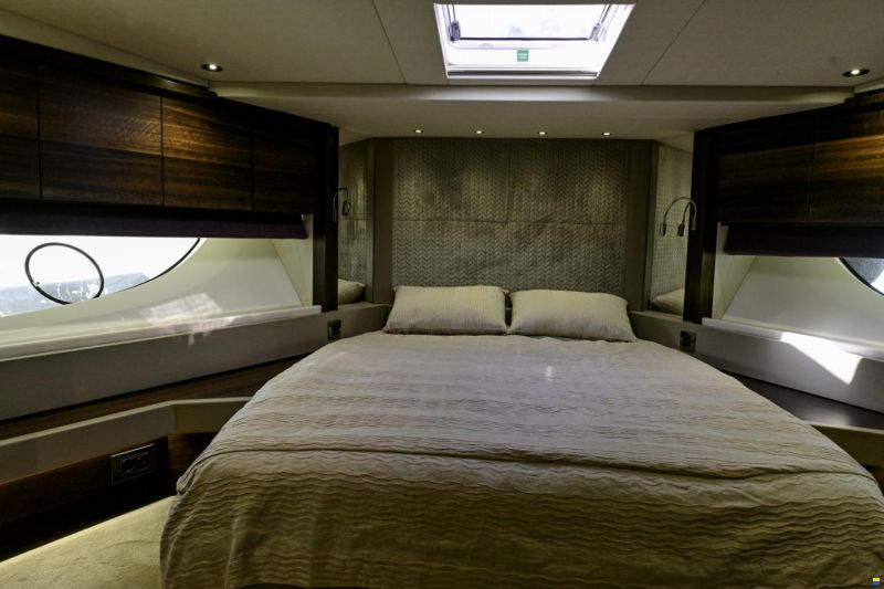 Sunseeker 76 Yacht