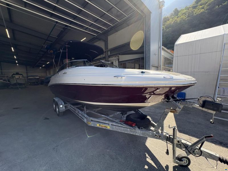 Sea Ray 220 SunDeck