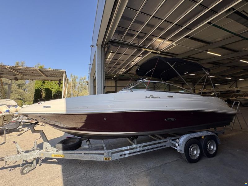 Sea Ray 220 SunDeck