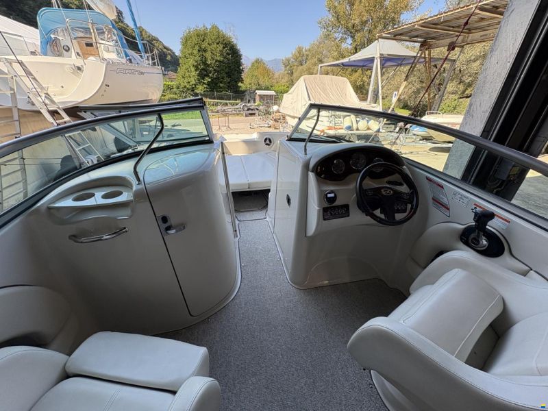 Sea Ray 220 SunDeck