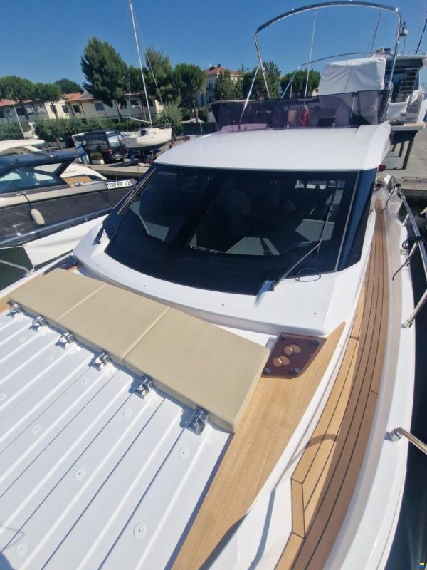 Ferretti 500