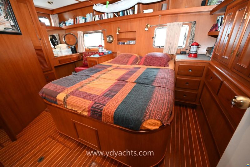 Marine Trader 44 Sundeck