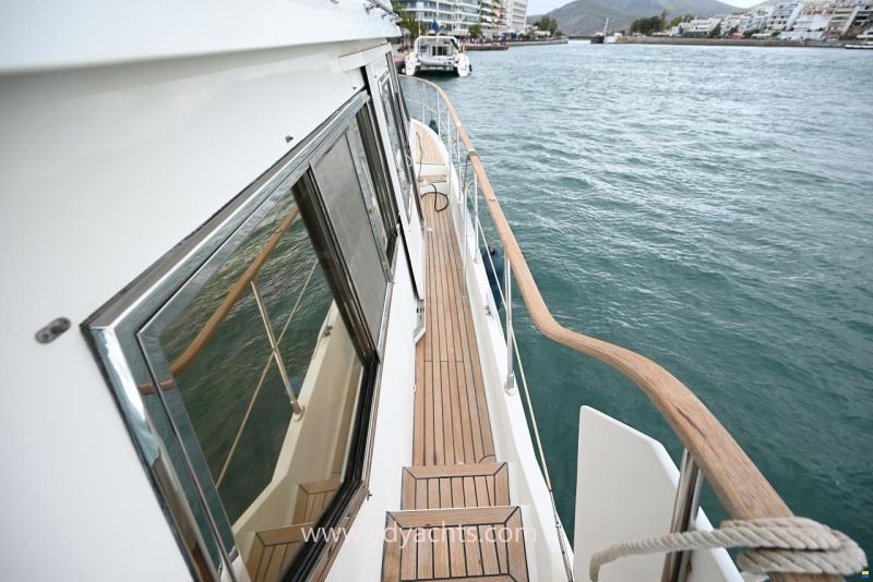 Marine Trader 44 Sundeck