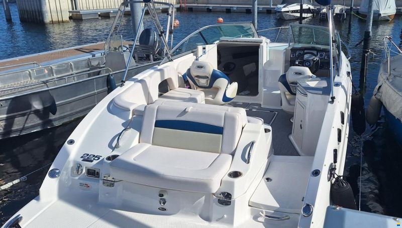 Chaparral 225 SSI