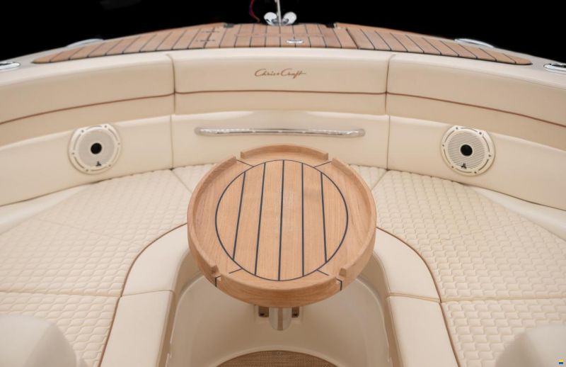 Chris Craft Launch 31 GT Surf