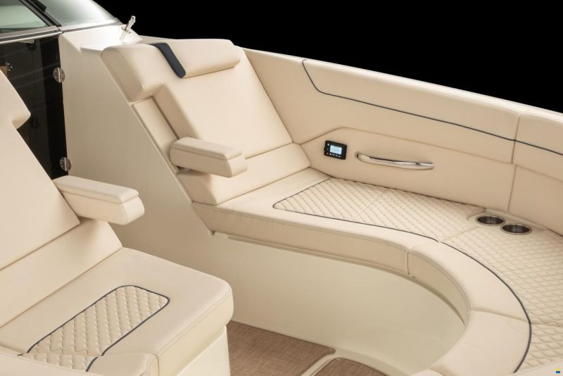 Chris Craft Launch 35 GT Surf