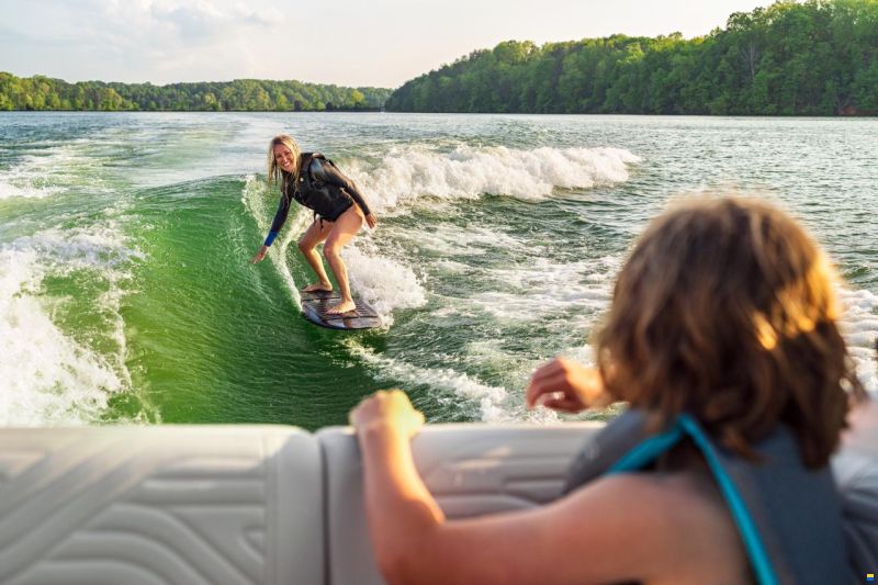 Sea Ray SDX 230 Surf Europe