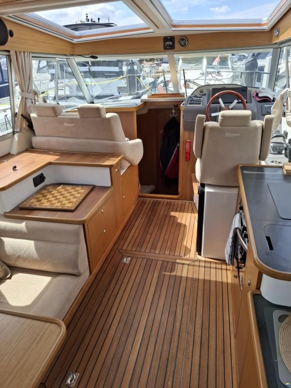 Saga 320 Sun Top