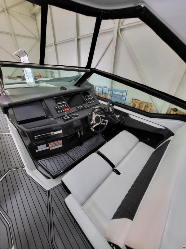 Monterey 378SE Bowrider