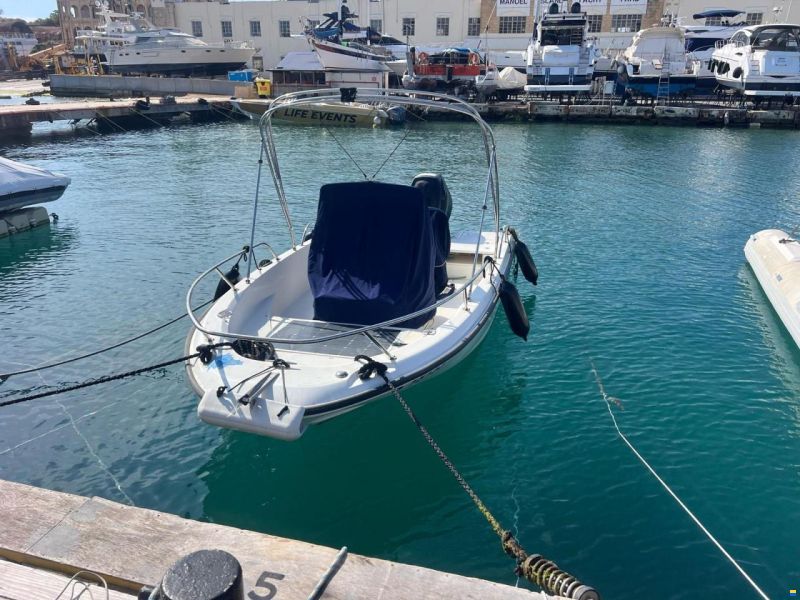Boston Whaler Dauntless 180