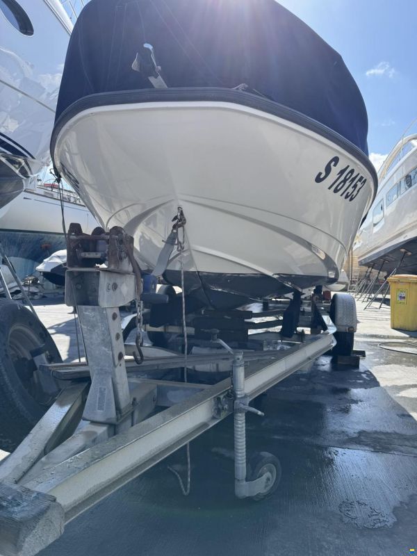 Boston Whaler Dauntless 180