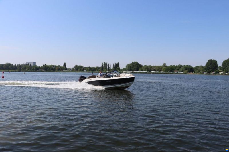 Quicksilver 675 Bowrider