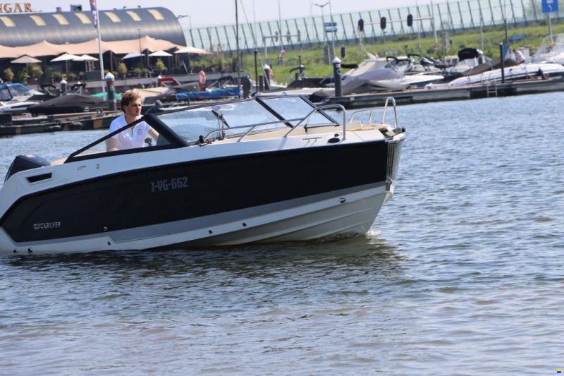 Quicksilver 675 Bowrider