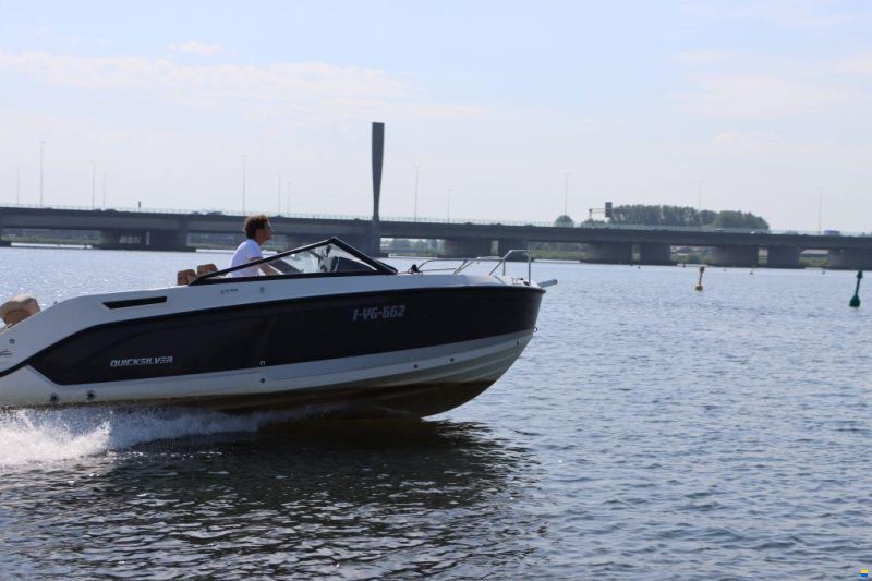 Quicksilver 675 Bowrider