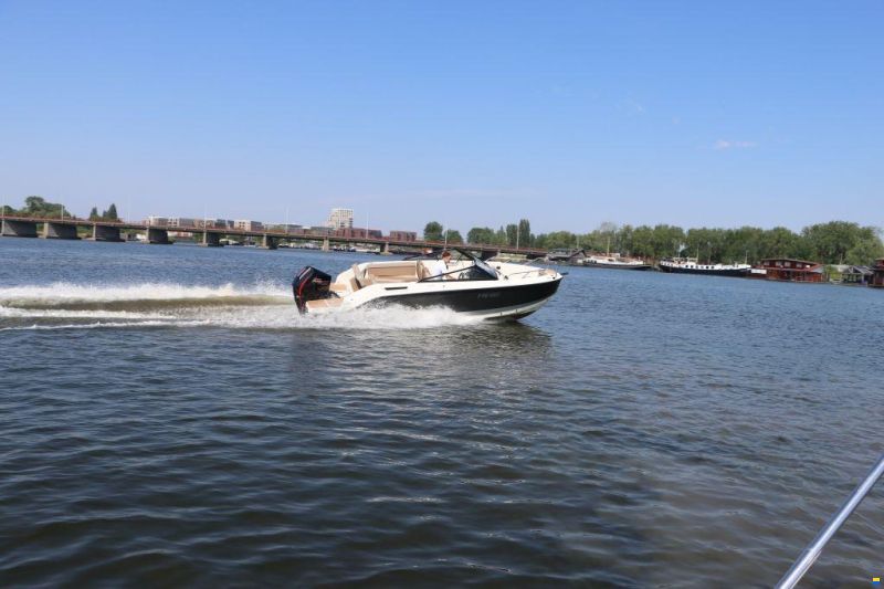 Quicksilver 675 Bowrider