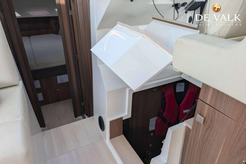 Sealine C330