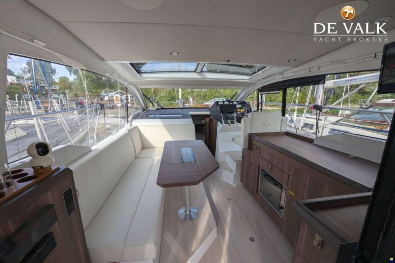 Sealine C330
