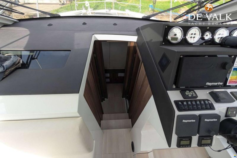 Sealine C330