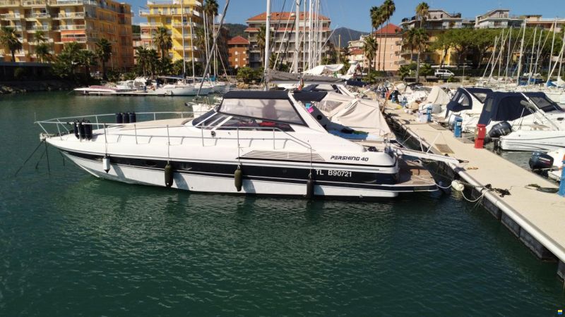 Pershing 40