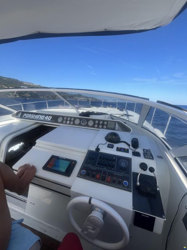 Pershing 40