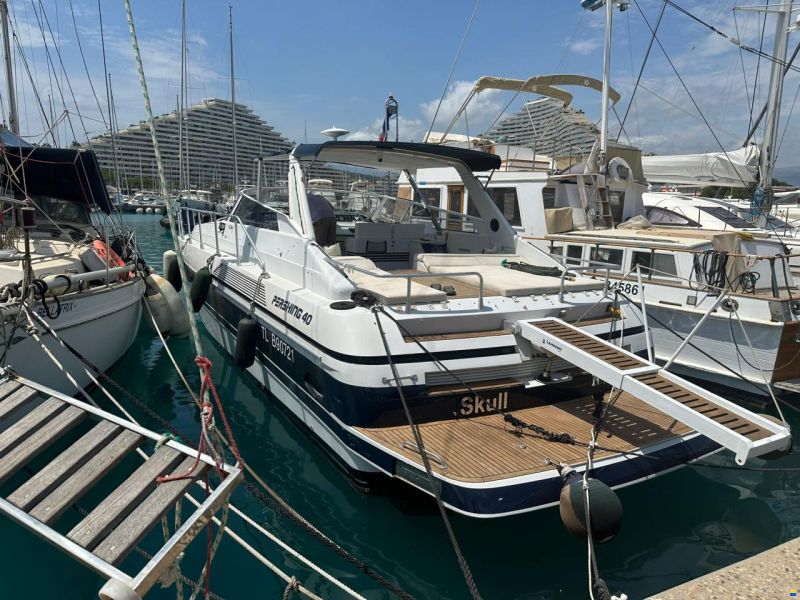 Pershing 40