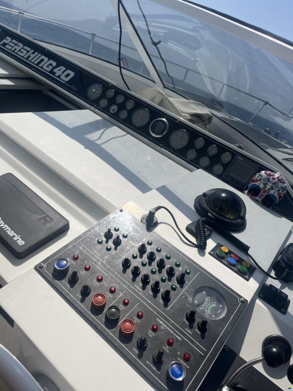 Pershing 40