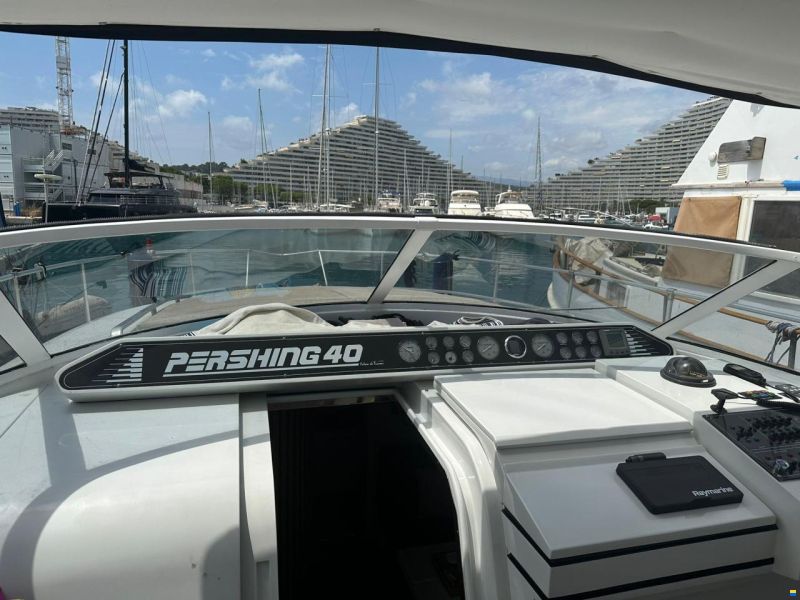 Pershing 40