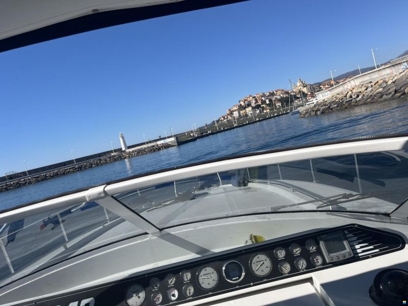 Pershing 40