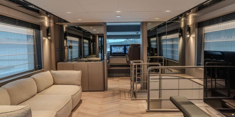 Ferretti INFYNITO 90