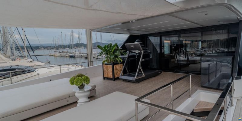 Ferretti INFYNITO 90