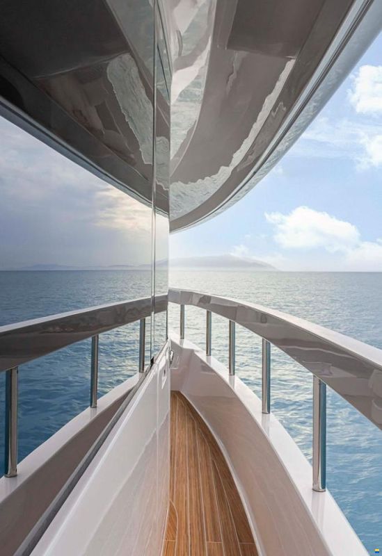 Ferretti INFYNITO 90