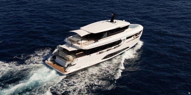 Ferretti INFYNITO 90