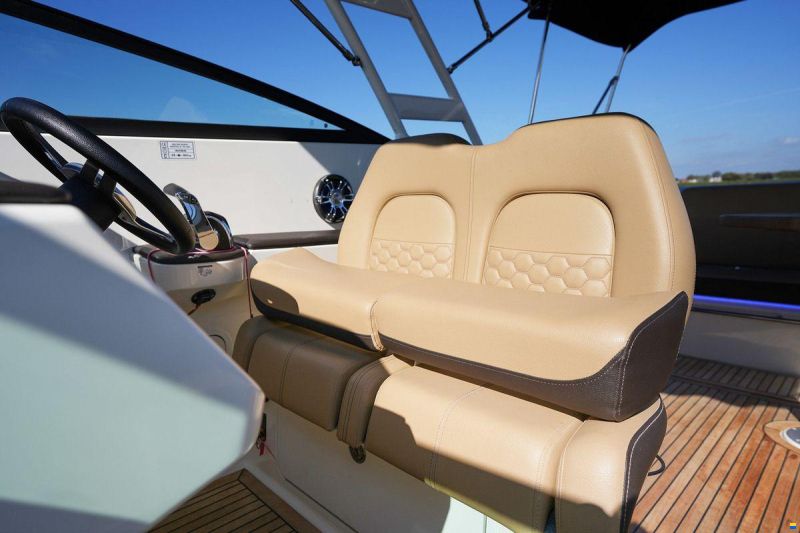 Sea Ray Sundancer 290