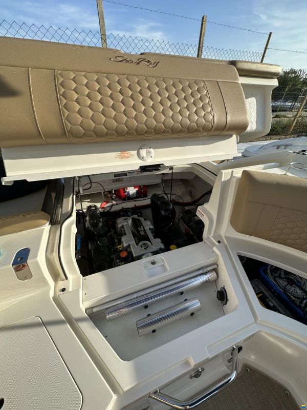 Sea Ray 250 SSE