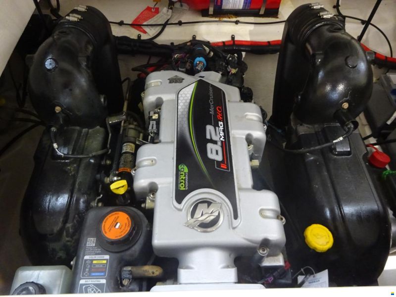 Sea Ray 250 SSE