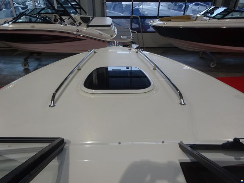 Sea Ray 250 SSE