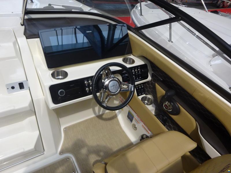Sea Ray 250 SSE