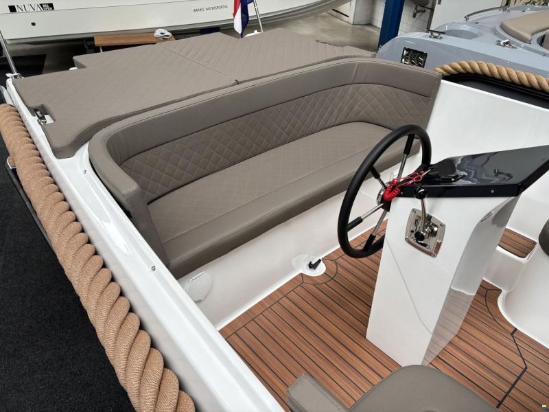 Maxima 600 Tender