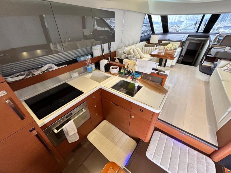 Prestige 550 Fly