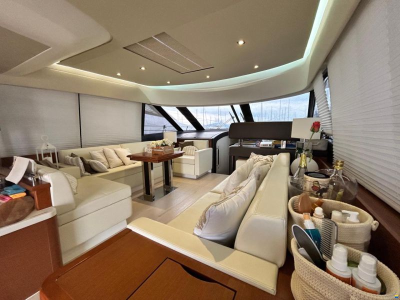 Prestige 550 Fly