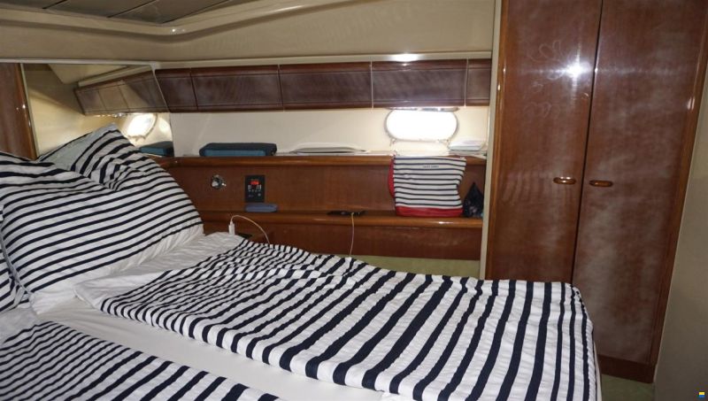 Ferretti 53