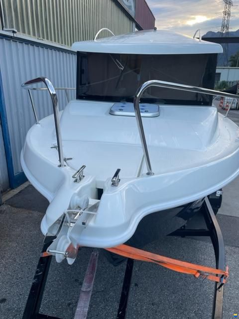 Manara Pilothouse 21'