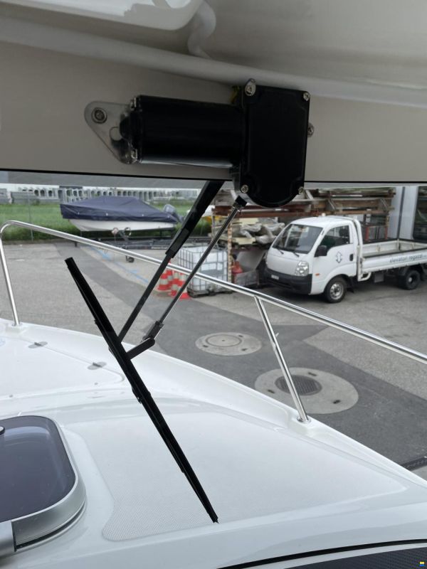 Manara Pilothouse 21'