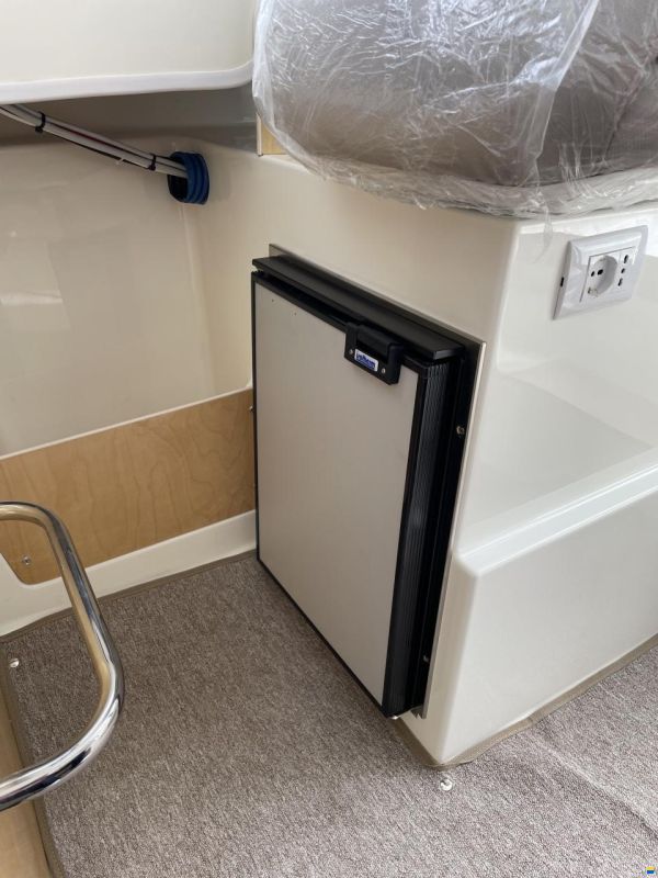 Manara Pilothouse 21'