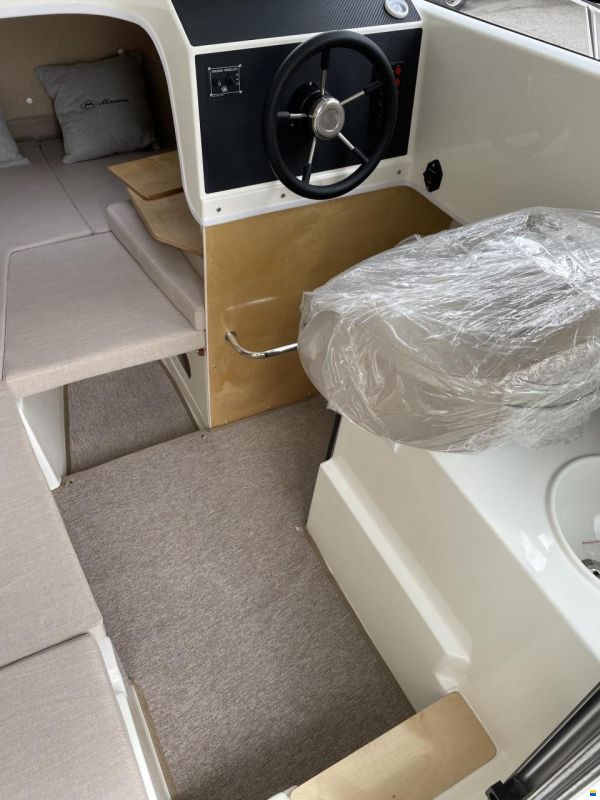 Manara Pilothouse 21'